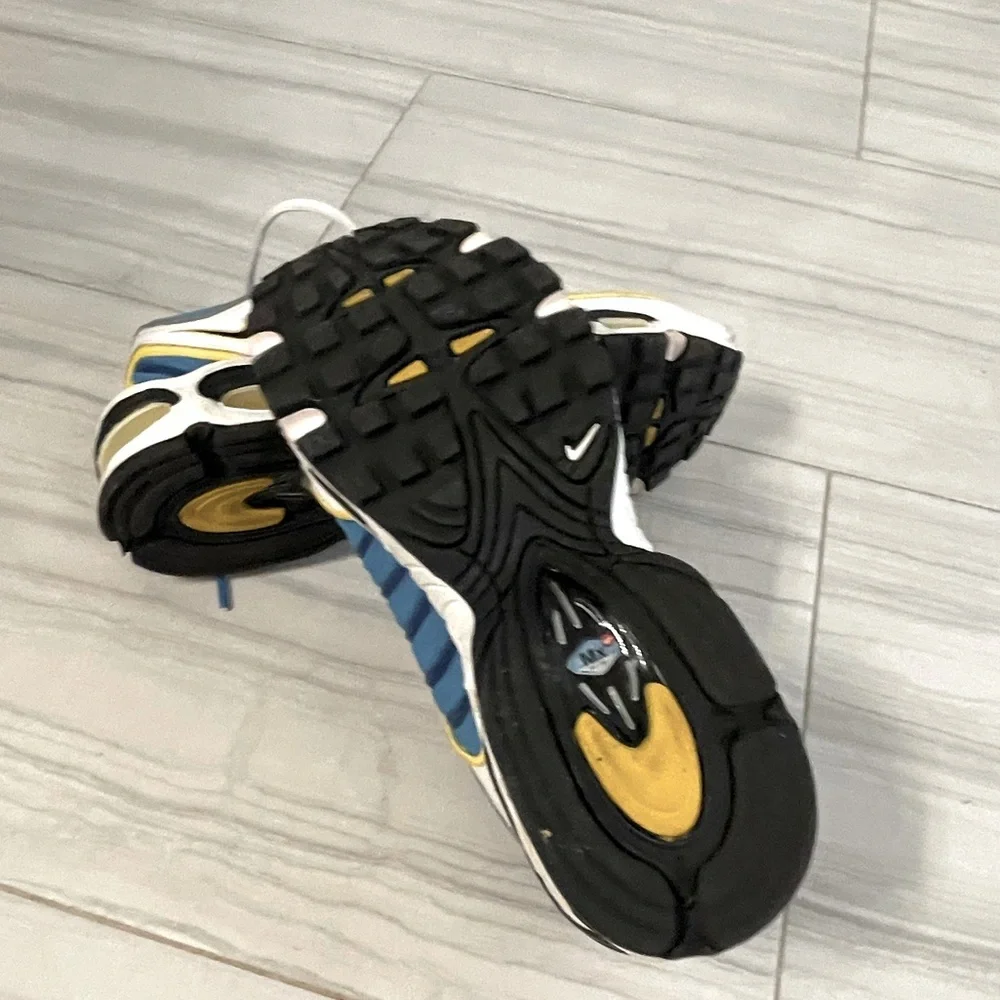 Nike AirMax TailWind 4 Size 8 Men’s and 9.5 Women’s